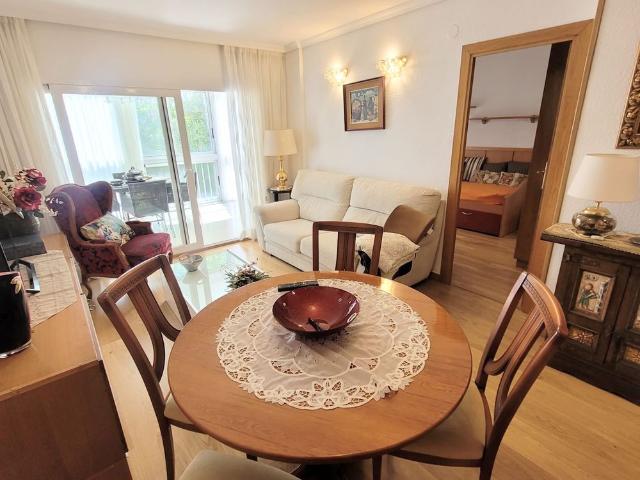 Central apartment, close to the beach, open and closed terrace, parking, pool, furnished