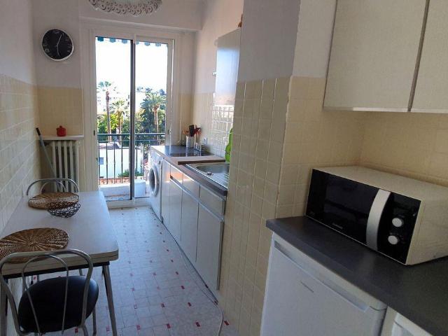Central, beau Studio F1 35m2 meublé, très lumi
