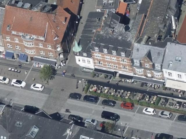 Central beliggenhed på strøget i Holbæk, med udviklingsmuligheder