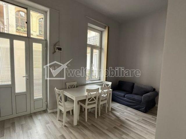 Central, Cladire istorica, 2 camere, 2 bai, modern renovat