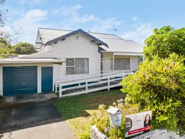 CENTRAL CORNER CHARMER – First National Real Estate