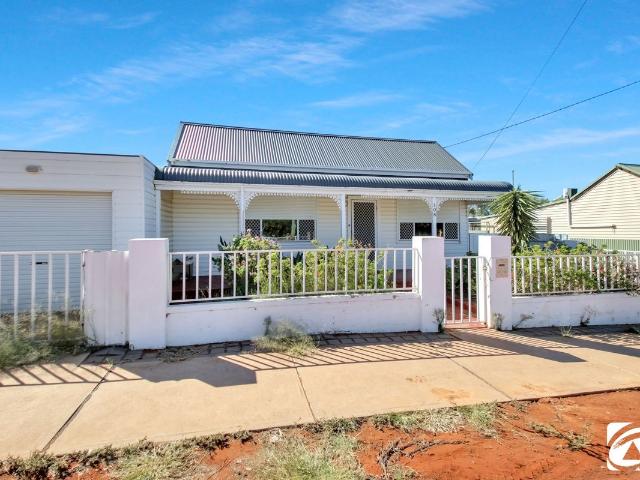CENTRAL COTTAGE WITH GREAT RENTAL RETURN