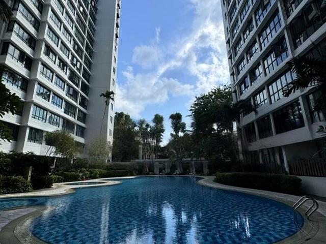 Central Grove D14, Condominium
