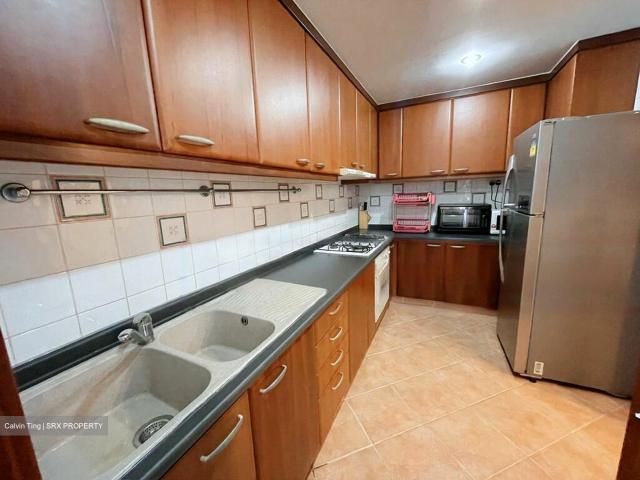 Central Grove D14, Condominium