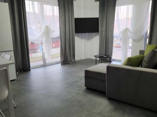 Central inchiriez apartament 3 camere 72 mp et l,imobil nou