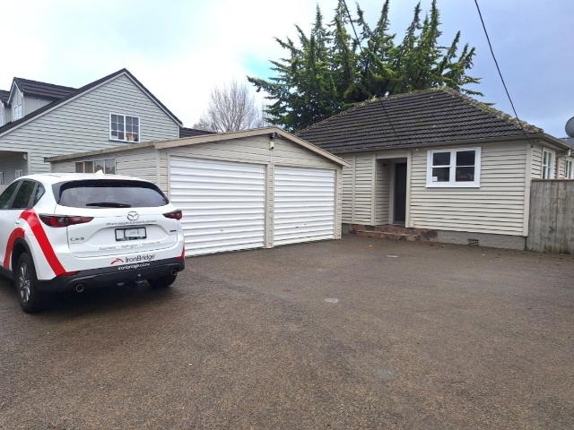 Central Location 15 Savage Crescent, Upper Hutt
