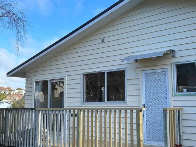 Central Papakowhai Charming 3 Bedroom Home