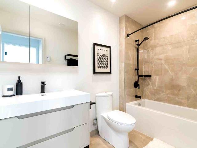Central Parc Laval 3 Bedroom Apartment for Rent at 3405 Boul Le Carrefour, Laval, QC H7T 0M9 Chomedey
