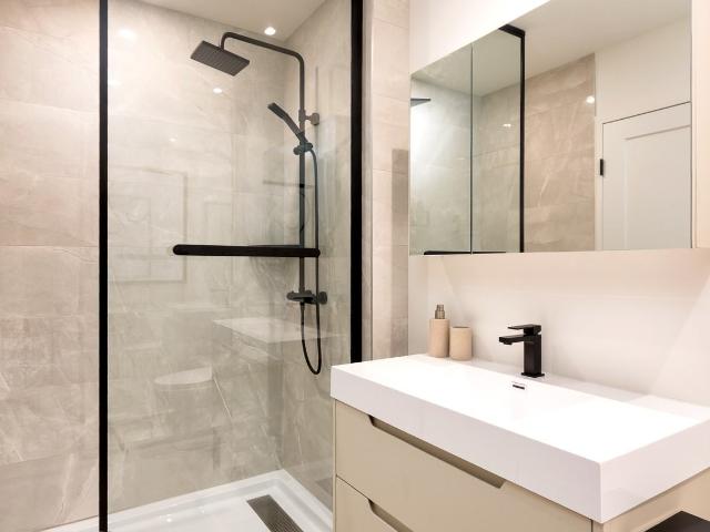 Central Parc Laval 1 Bedroom Apartment for Rent at 3405 Boul Le Carrefour, Laval, QC H7T 0M9 Chomedey