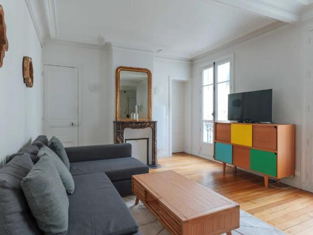 Central Paris Apartment with Modern Amenities, Paris Amsterdam Apartments for Rent