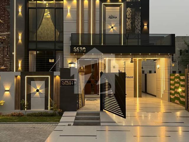 Central Park 10 Marla Ultra Modern Design Brand New Luxury Owner build House Available For Sale Very Reasonable Price
