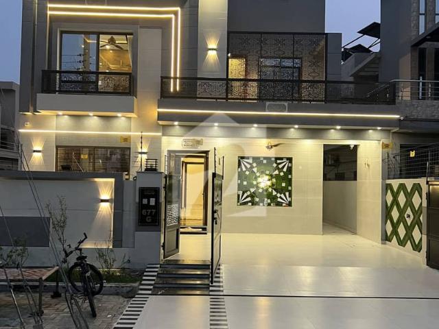Central Park 10 Marla Ultra Modern Design Brand New Luxury House Available For Sale Very Affordable Price