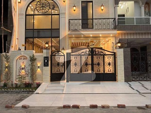 Central park A1 block extraordinary house for sale primium location Facing park extra feature