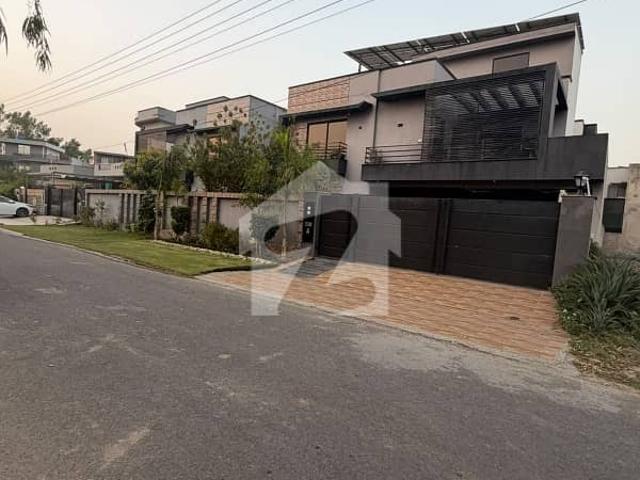 Central Park Modren Elevation Slightly Use House Available For Sale Prime Location Near Tooo Park And Masjid All Facilities Available Here Solar System Install