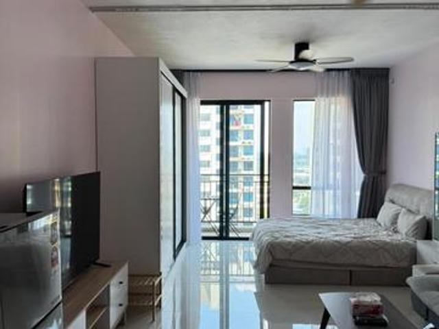Central Park Tampoi Studio Unit Fully Furnished Facing Garden View