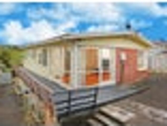 Central Position–Freehold 822m²–Services Onsite