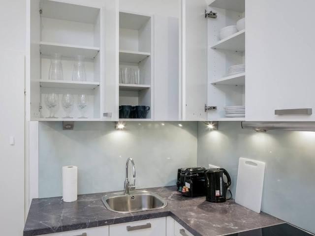 Central & Quiet, Spacious 2 Bedrooms with backyard, by metro in one of Vienna's best locations, Glasergasse, Vienna Amsterdam Apartments for Rent