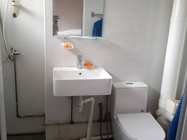 Central Redhill MRT, Privacy Aircon Share Common Room for Female Rental, Available20 July 2026