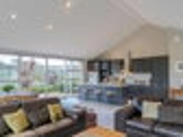 CENTRAL & STYLISH RESIDENCE