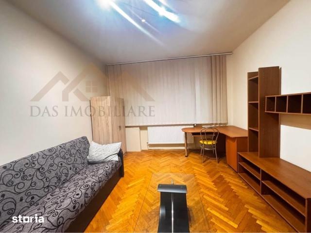 Central, zona liceului Eminescu, apartamet 2 camere decomandat
