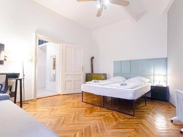 Central 1BR Apt. Near The Danube & Prater Stern, Vienna Amsterdam Apartments for Rent