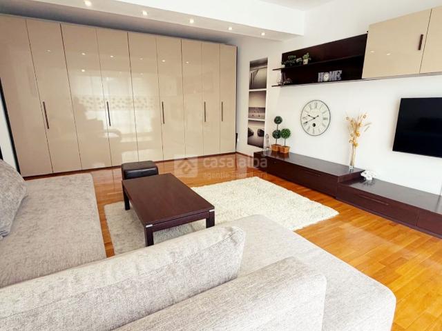 Central, 2 camere premium, vedere spre Mitropolie, parcare inclusa