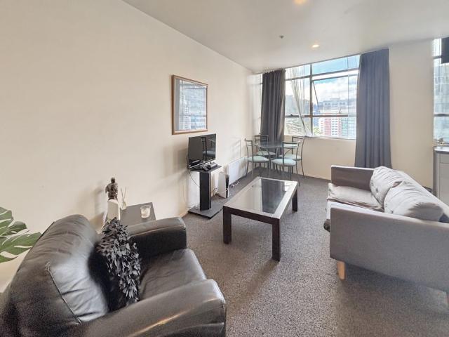 CENTRAL 2 BEDROOM APARTMENT!