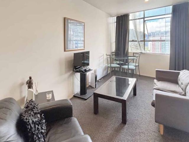 CENTRAL 2 BEDROOM APARTMENT!