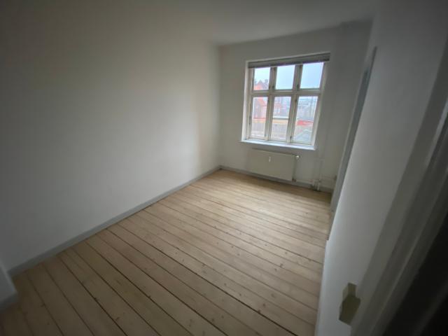 Central 2’er med altan i Vejle C