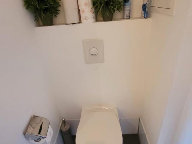 Central 2 Room Apartment: Fully Furnished, Bremen Amsterdam Apartments for Rent