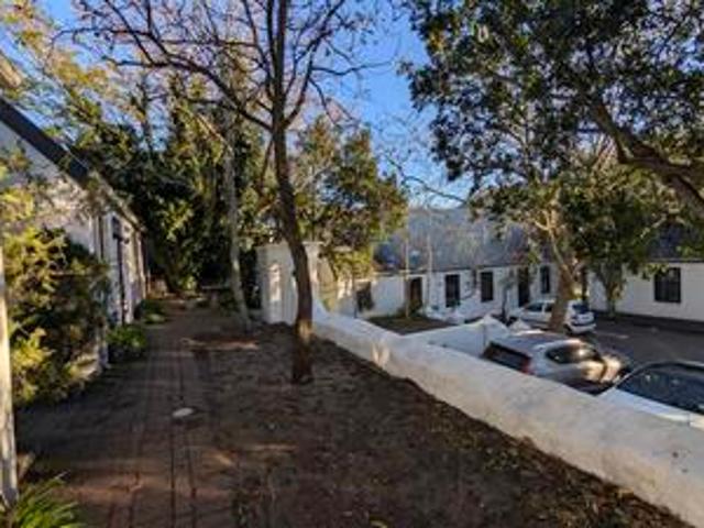 centrally located 120sqm. commercial.