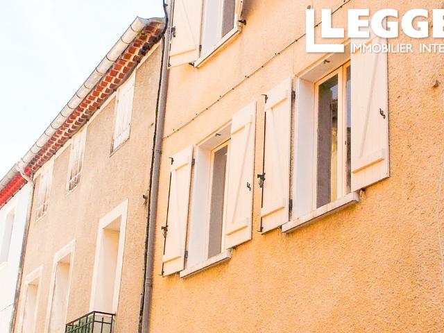 Centrally located townhouse configured as ground floor and first floor apartments in the centre of Quillan