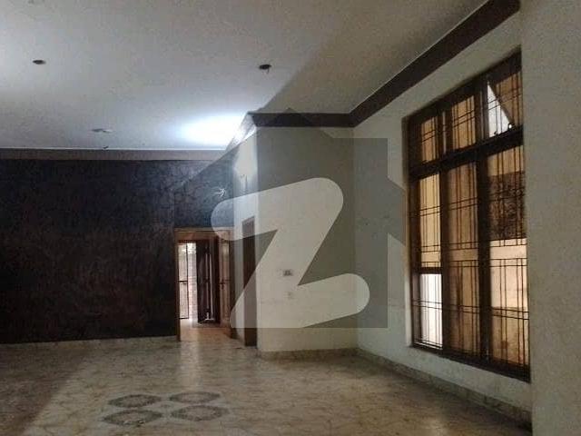 Centrally Located Upper Portion For Rent In Wahdat Road Available