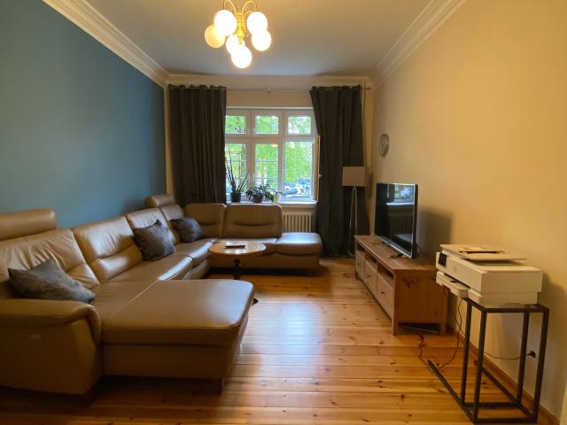 Centrally located, well maintained 3 room apartment with balcony