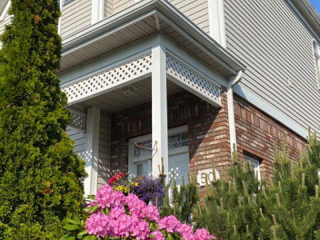 Centrally Located Beautiful Townhouse For Sale