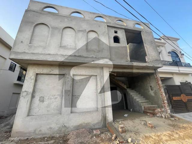 Centrally Located Corner House In Multan Public School Road Is Available For Sale