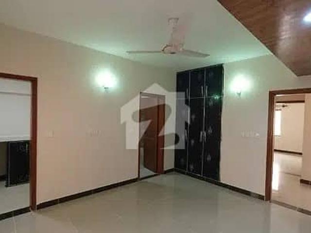 Centrally Located Flat Available In Askari 5 Sector F For rent