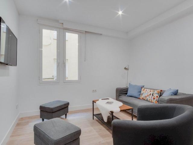 Centrally located room in Fernán Gonzalez Street