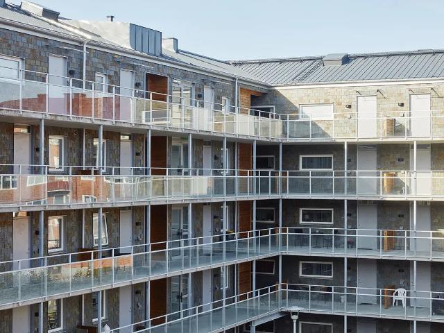 Centralt belägen 3: a med stora fönster 59 m² 10 730 kr