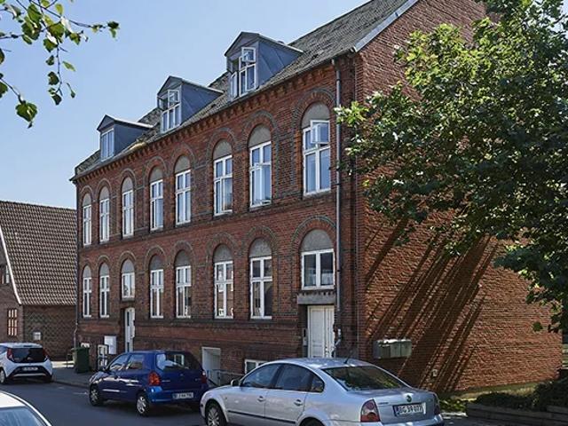 Centralt beliggende afdeling med grønne områder i Esbjerg