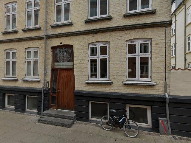Centralt beliggende lejlighed med charme og komfort