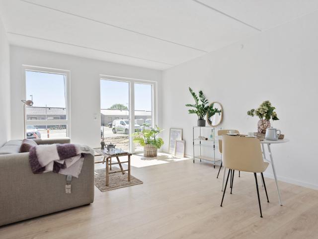 Centralt rækkehus med sydvestvendt terrasse i Hørning