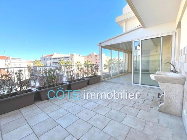 Centre, 3 pièces 75 m² étage élevé + grande terrasse de 28 m²