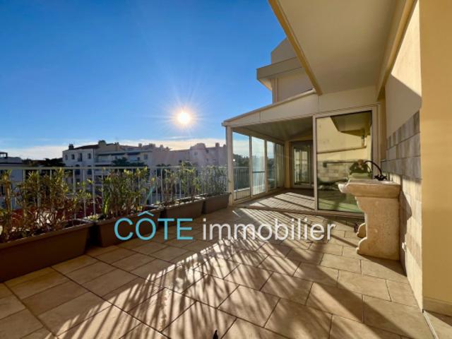 Centre, 3 pièces 75 m² étage élevé + grande terrasse de 28 m²