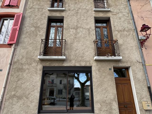 Centre Alzonne, sur la Promenade, maison de village de charm