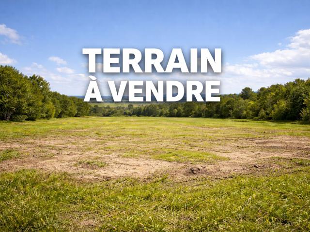 CENTRE BOURG à Mazé terrain constructible avec dépendance 90 m2