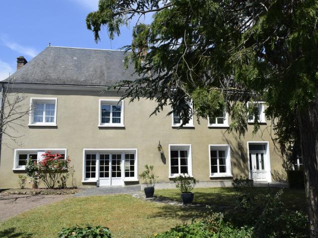Centre Bourg De Restigne 240m² Restigné