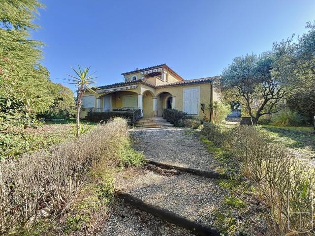 Centre Barjac Villa 3 chambres 150m² Barjac