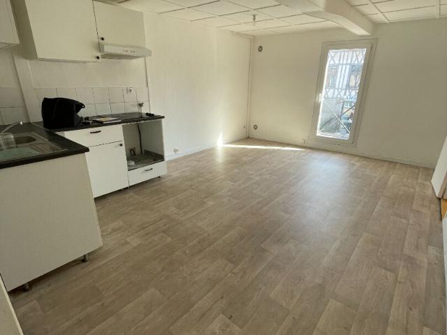 Centre de BOURG ACHARD Appartement 2 pièces et 1 bureau de 49 m2
