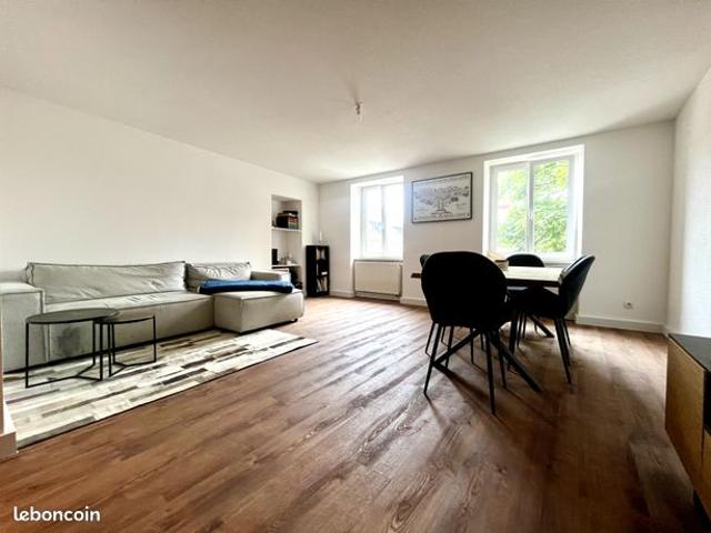 Centre de Habsheim appartement T2/T3 rénové de 70m2 cuisine neuve place de parking cave